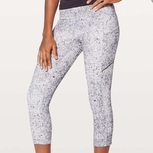 Lululemon Speed Up Crops 21”, Antiqued Alpine White